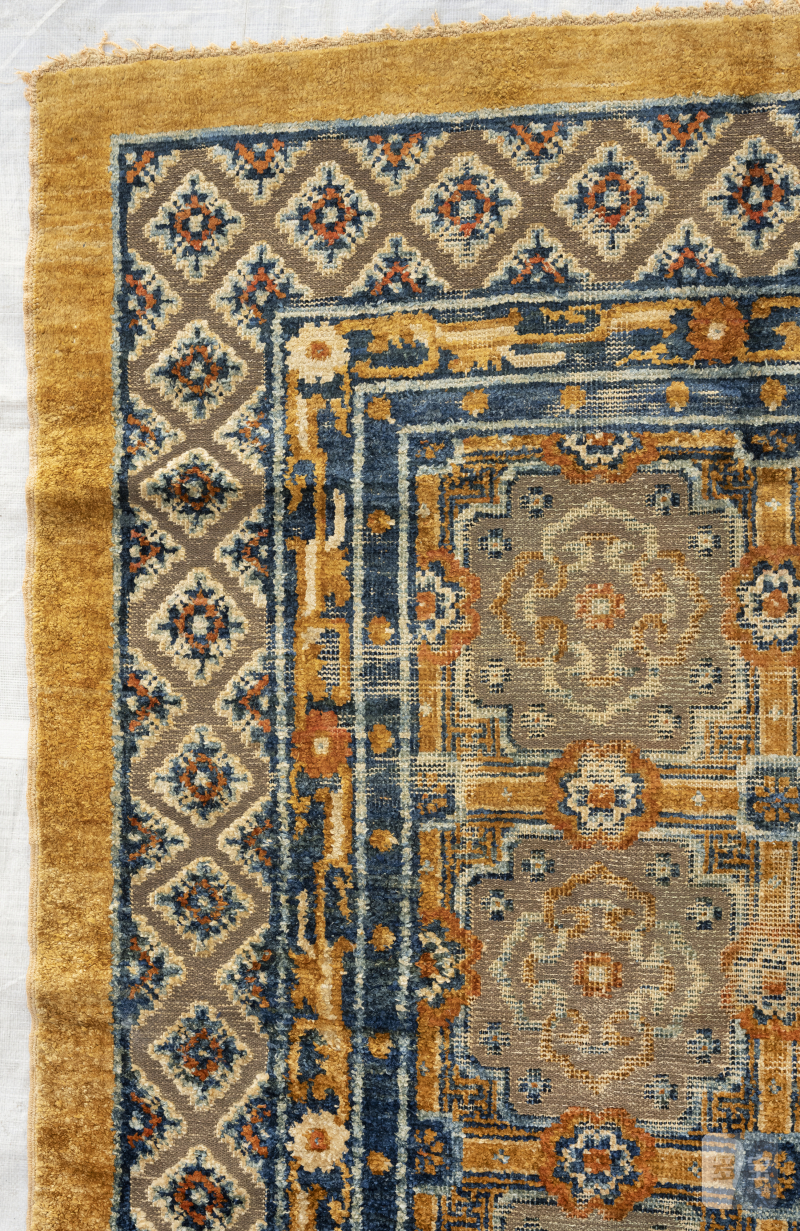 A silk carpet - 图7